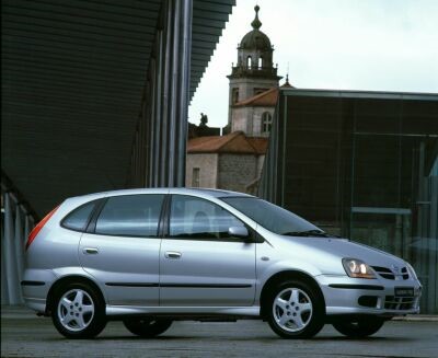 nissan almera tino.jpg