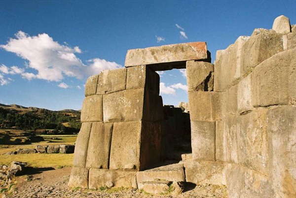 Sacsayhuaman-door.jpg