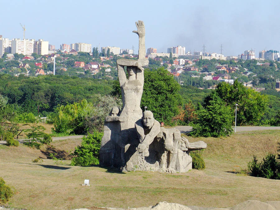 Мемориальный комплекс «Памяти жертв фашизма в Змиевской балке»