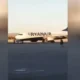 Пассажир Ryanair догоняет свой самолет