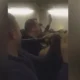 Пассажиры развлекли стюардесс Ryanair