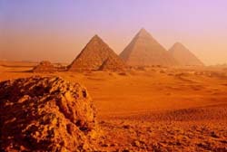Великие пирамиды Гизы на закате