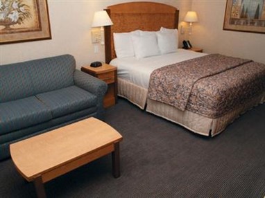 La Quinta Inn & Suites Islip/MacArthur Airport