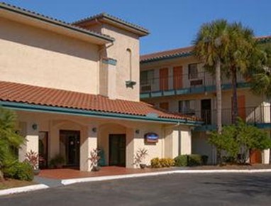 Howard Johnson Inn and Suites Jacksonville