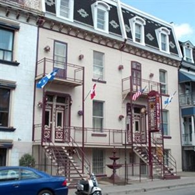 Auberge Louisbourg Hotel