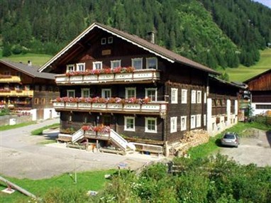 Bauernhof Zöttl Farmhouse Kals am Grossglockner