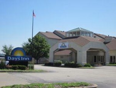 Days Inn & Suites St. Louis Westport