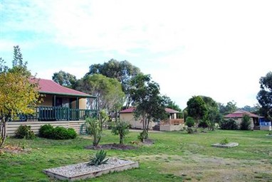 Lakes Entrance Country Cottages