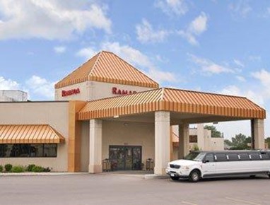 Ramada Inn & Suites Airport Sioux Falls