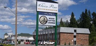 Twin Pine Motor Inn