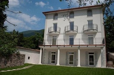 Villa Mughetto Apartments Gardone Riviera