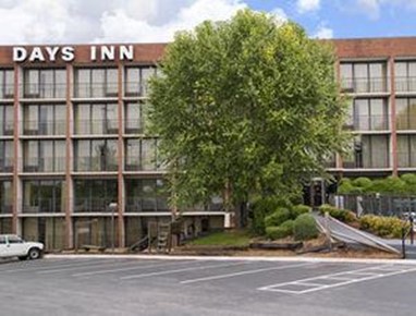Days Inn at River Ridge Mall - Lynchburg