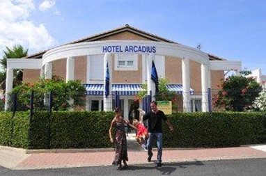 Arcadius Le Petit Hotel