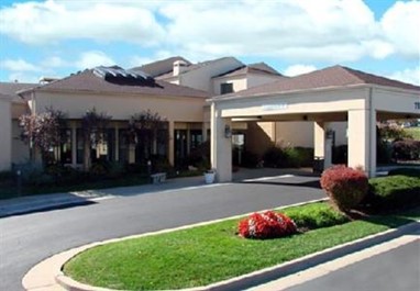 Courtyard by Marriott St. Louis Westport Plaza