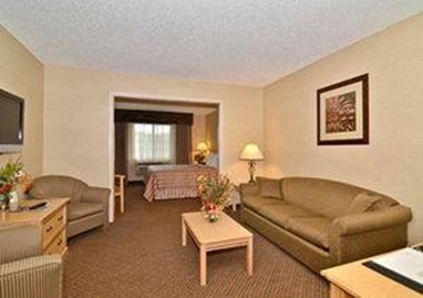Quality Suites at Evergreen Parkway