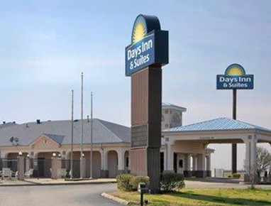 Days Inn & Suites Osceola