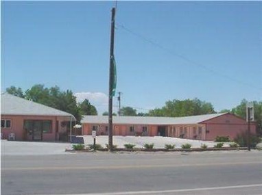 Budget Host Wheels Motel