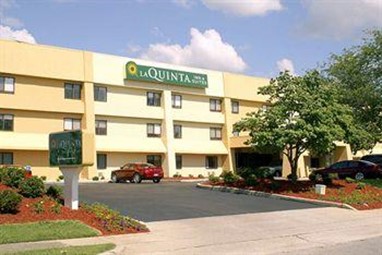 La Quinta Inn & Suites Madison Square Mall Inn & Suites