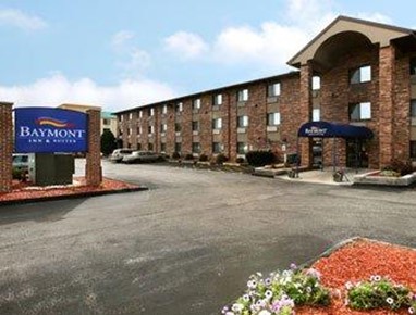 Baymont Inn & Suites Glendale-Milwaukee-NE