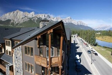 Rundle Cliffs Lodge Canmore