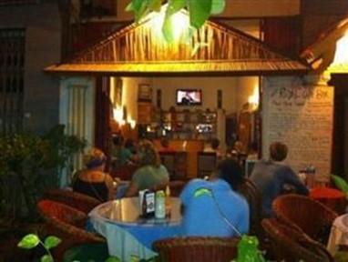 Royal Guesthouse & Cafe Bar