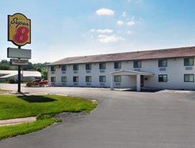 Super 8 Motel Decorah