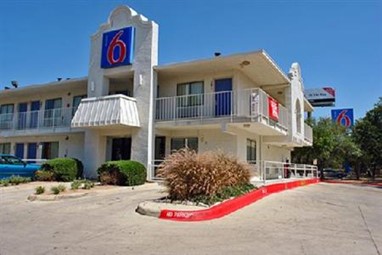 Motel 6 San Antonio - Fiesta