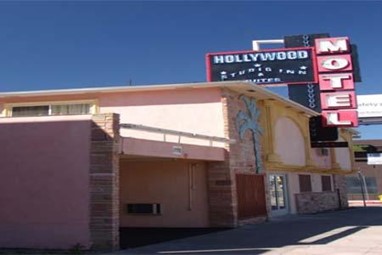 Hollywood Studio Inn & Suites