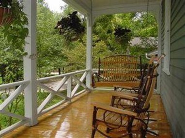 Louisa's Porch Home Stay Bed and Breakfast