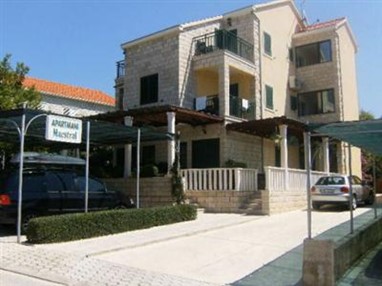 Apartments Maestral
