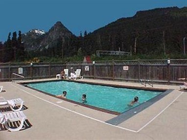 Summit Lodge at Snoqualmie Pass