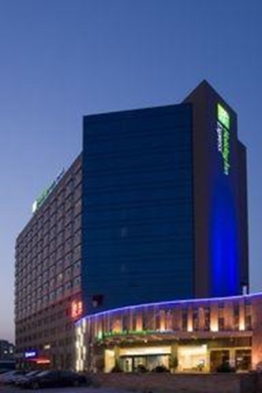 Holiday Inn Express Jinqiao Central