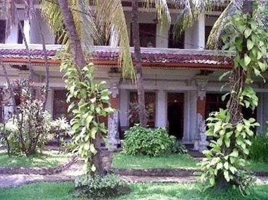 Padang Lovina Sea Side Cottages