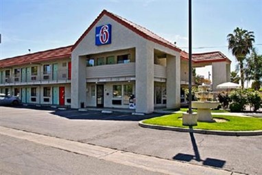 Motel 6 Fresno Shaw Ave and Hwy 99