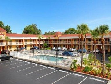 Howard Johnson Express Inn & Suites - South Tampa / Airport