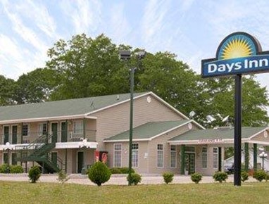 Days Inn & Suites Pine Mountain - Maingate North of Callaway Gardens