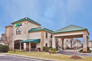 Holiday Inn Express Hotel & Suites Spring Lake (North Carolina)