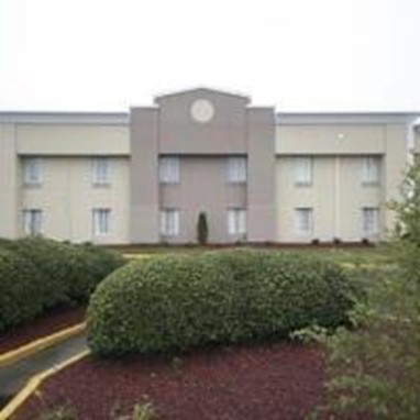 Quality Inn and Suites Airpark East