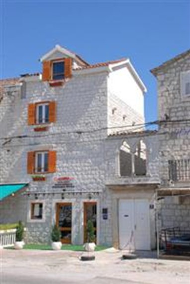 Riva Apartments Trogir