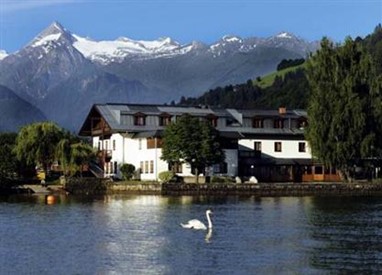 Junges Hotel am See