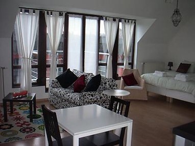 Port de Flandre Apartments