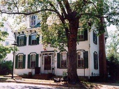 Isaac Hilliard House Bed and Breakfast