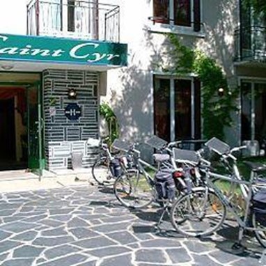Hotel Saint Cyr La Ferte-Saint-Cyr