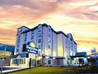 Days Inn & Suites By the Falls