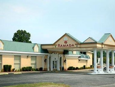 Ramada Inn & Suites Lumberton