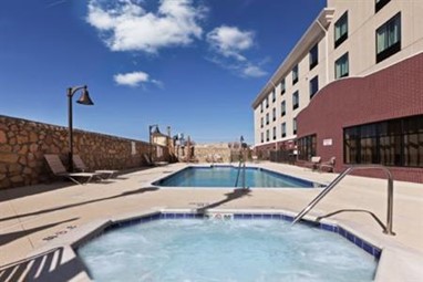 Holiday Inn Express & Suites El Paso Airport Area