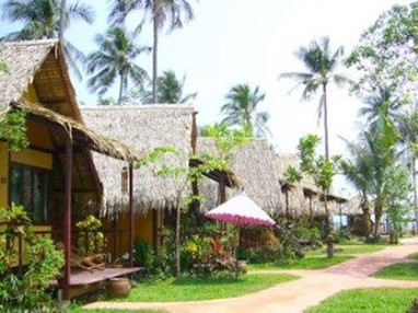 Baan Panburi Village At Yai Beach