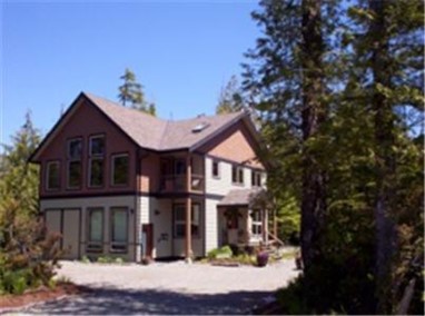 Cobble Wood Guesthouse and Bird Sanctuary House & Suites