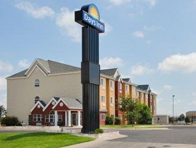 Days Inn and Suites Hutchinson