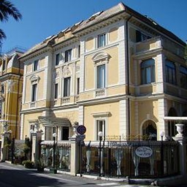 Ena Arenzano Hotel